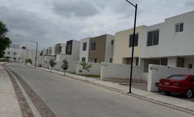 ESTRENA CASA AMPLIA EN RESIDENCIAL AL NORTE DE AGUASCALIENTES