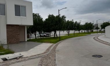 ESTRENA CASA AMPLIA EN RESIDENCIAL AL NORTE DE AGUASCALIENTES