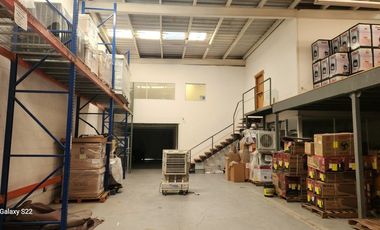 BODEGA COMERCIAL CON OFICINAS AVE. INDUSTRIAS
