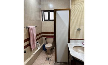 CASA EN VENTA EN AV. FLORES MAGON