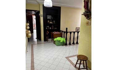 CASA EN VENTA EN AV. FLORES MAGON