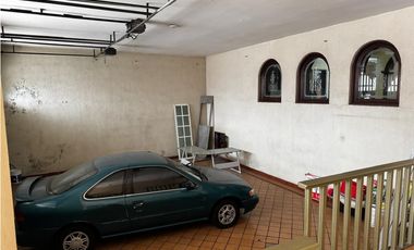 CASA EN VENTA EN AV. FLORES MAGON