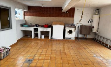 CASA EN VENTA EN AV. FLORES MAGON