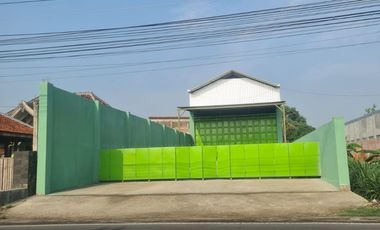 Gudang Baru Bersih Siap Huni Akses Tronton Masuk Tepi Jl Imogiri Barat