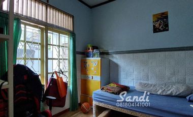 Rumah tepi Jalan Aspal daerah Karangwaru dekat UFO Elektronik