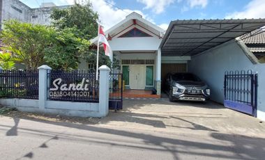 Rumah tepi Jalan Aspal daerah Karangwaru dekat UFO Elektronik