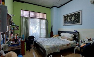 Rumah tepi Jalan Aspal daerah Karangwaru dekat UFO Elektronik