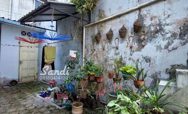 Rumah tepi Jalan Aspal daerah Karangwaru dekat UFO Elektronik