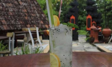 Rumah Makan di Tepi Jalan Raya Gunung Kidul dekat dengan GOA PINDUL