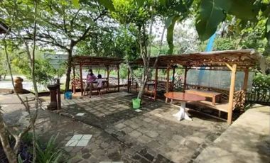 Rumah Makan di Tepi Jalan Raya Gunung Kidul dekat dengan GOA PINDUL