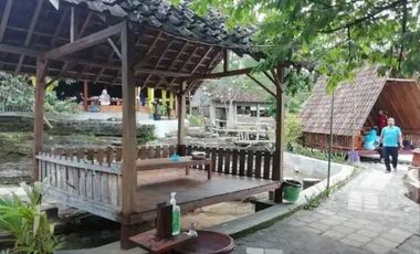 Rumah Makan di Tepi Jalan Raya Gunung Kidul dekat dengan GOA PINDUL