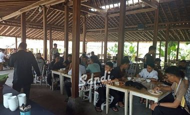 Rumah Makan di Tepi Jalan Raya Gunung Kidul dekat dengan GOA PINDUL