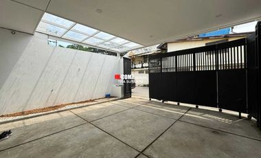 Dijual rumah baru 3 lantai Lokasi Taman Kenten Palembang