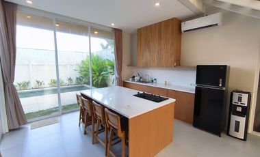 Villa Modern Mewah 2 Lantai dengan Kolam Renang di Ungasan