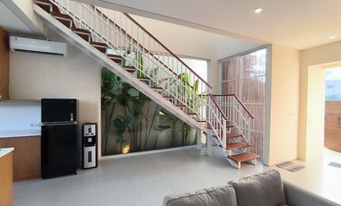 Villa Modern Mewah 2 Lantai dengan Kolam Renang di Ungasan
