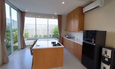 Villa Modern Mewah 2 Lantai dengan Kolam Renang di Ungasan