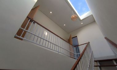 Villa Modern Mewah 2 Lantai dengan Kolam Renang di Ungasan