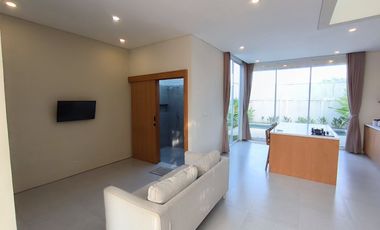 Villa Modern Mewah 2 Lantai dengan Kolam Renang di Ungasan