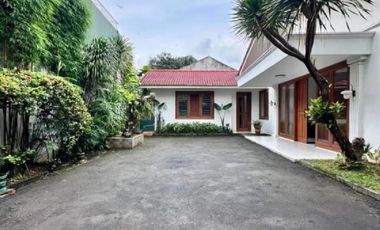 Disewakan Rumah Di Lokasi Tenang Dan Nyaman Di Jakarta Selatan