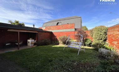 EN VENTA LINDA CASA ESQUINA 3 DORM +2 BAÑOS