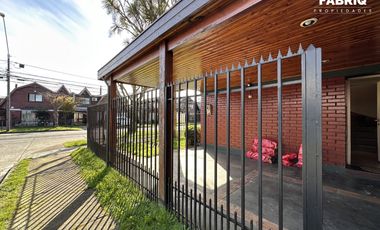 EN VENTA LINDA CASA ESQUINA 3 DORM +2 BAÑOS