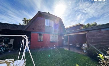 EN VENTA LINDA CASA ESQUINA 3 DORM +2 BAÑOS