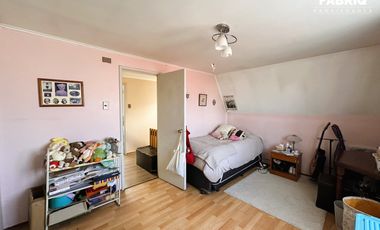 EN VENTA LINDA CASA ESQUINA 3 DORM +2 BAÑOS