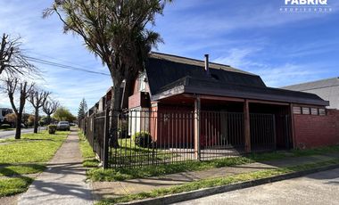 EN VENTA LINDA CASA ESQUINA 3 DORM +2 BAÑOS