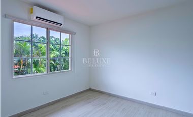 VENDO PH VILLA VALENCIA CASA DE ESQUINA, COSTA SUR (2)