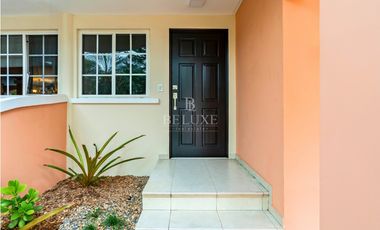 VENDO PH VILLA VALENCIA CASA DE ESQUINA, COSTA SUR (2)