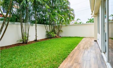 VENDO PH VILLA VALENCIA CASA DE ESQUINA, COSTA SUR (2)