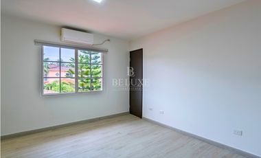 VENDO PH VILLA VALENCIA CASA DE ESQUINA, COSTA SUR (2)