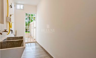 VENDO PH VILLA VALENCIA CASA DE ESQUINA, COSTA SUR (2)