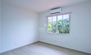 VENDO PH VILLA VALENCIA CASA DE ESQUINA, COSTA SUR (2)