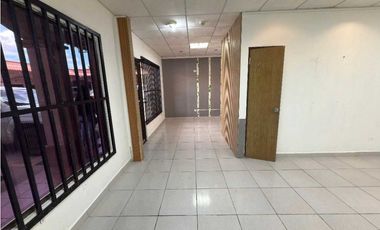 ALQUILER DE LOCAL COMERCIAL EN PLAZA MAYORCA