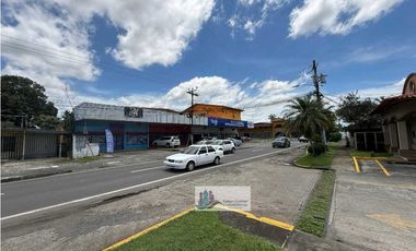 ALQUILER DE LOCAL COMERCIAL EN PLAZA MAYORCA