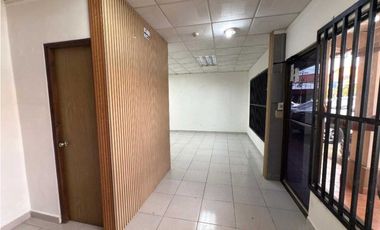 ALQUILER DE LOCAL COMERCIAL EN PLAZA MAYORCA