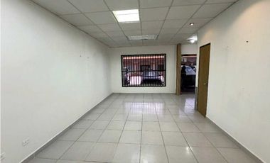 ALQUILER DE LOCAL COMERCIAL EN PLAZA MAYORCA