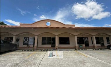 ALQUILER DE LOCAL COMERCIAL EN PLAZA MAYORCA