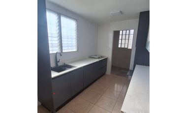 AMPLIA CASA CON PATIO Y 3 RECMARAS – BRISAS DEL GOLF