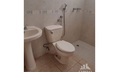 AMPLIA CASA CON PATIO Y 3 RECMARAS – BRISAS DEL GOLF