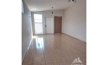AMPLIA CASA CON PATIO Y 3 RECMARAS – BRISAS DEL GOLF