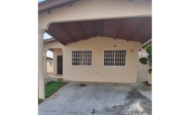 AMPLIA CASA CON PATIO Y 3 RECMARAS – BRISAS DEL GOLF