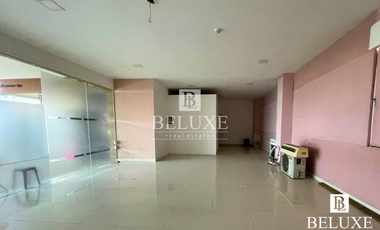 ALQUILER DE LOCAL COMERCIAL EN FLOR PLAZA,BELLA VISTA (P)(12)