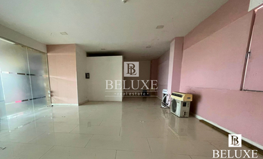 ALQUILER DE LOCAL COMERCIAL EN FLOR PLAZA,BELLA VISTA (P)(12)