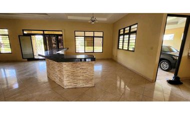 ALQUILER DE CASA EN DAVID SAN CARLITOS  CERCADA 4R