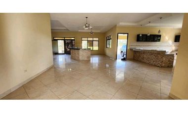 ALQUILER DE CASA EN DAVID SAN CARLITOS  CERCADA 4R