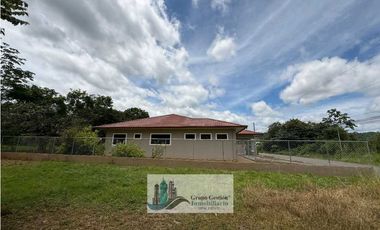 ALQUILER DE CASA EN DAVID SAN CARLITOS  CERCADA 4R