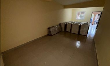 SAN ANTONIO / 250M / 3 HABITACIONES / 3 PARKING / TERRAZA / PATIO