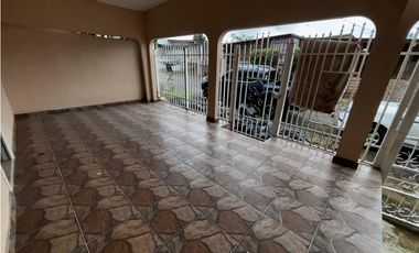 SAN ANTONIO / 250M / 3 HABITACIONES / 3 PARKING / TERRAZA / PATIO